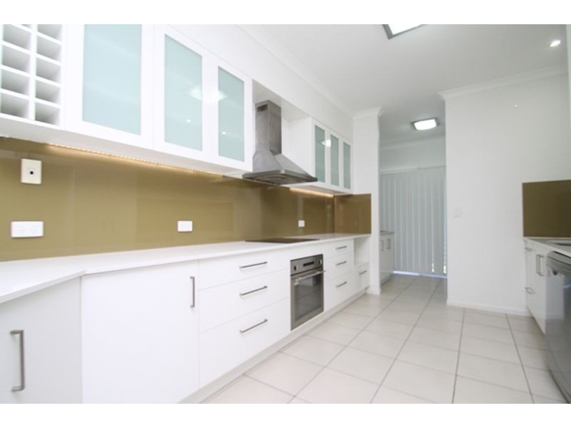 180 J Hickey Avenue, Clinton QLD 4680