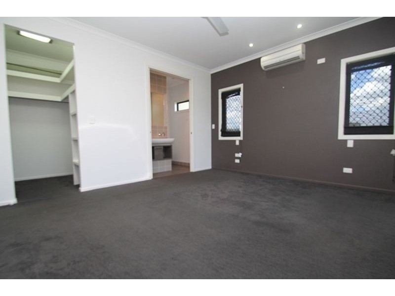 180 J Hickey Avenue, Clinton QLD 4680