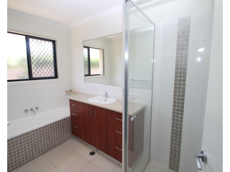 3 Larcom Rise, West Gladstone QLD 4680
