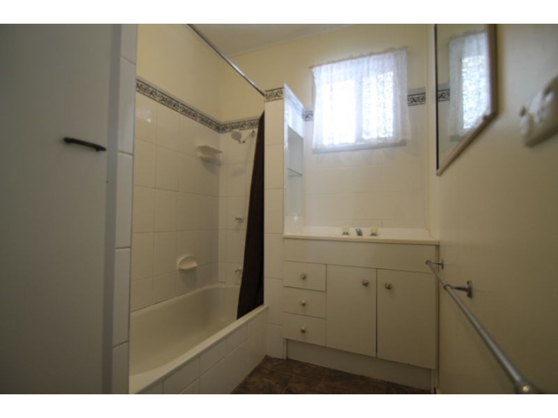 25 Grayson Street, West Gladstone QLD 4680