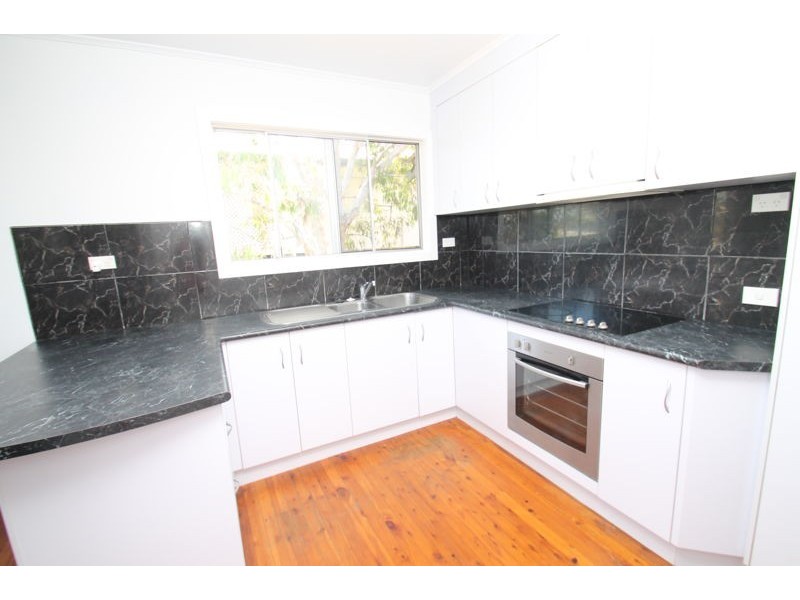 12 Wilkins Street, West Gladstone QLD 4680