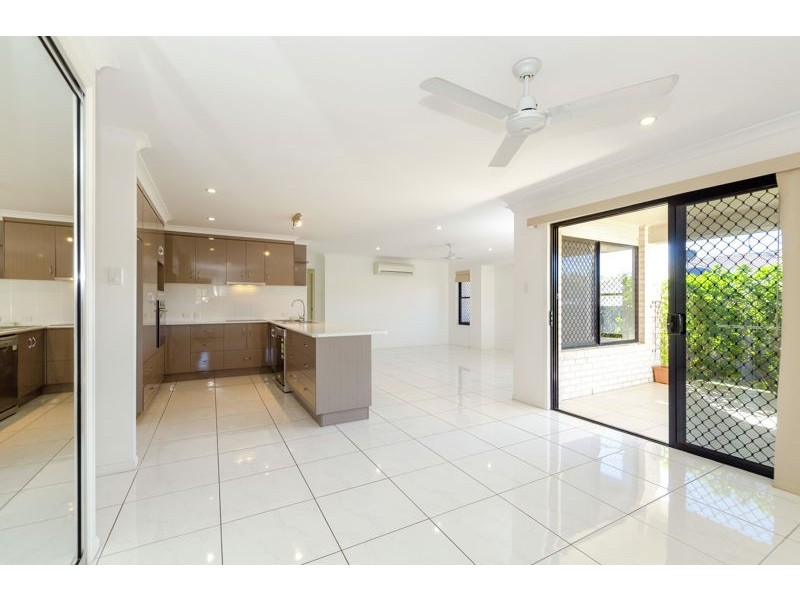 5 Spence Court, Kirkwood QLD 4680