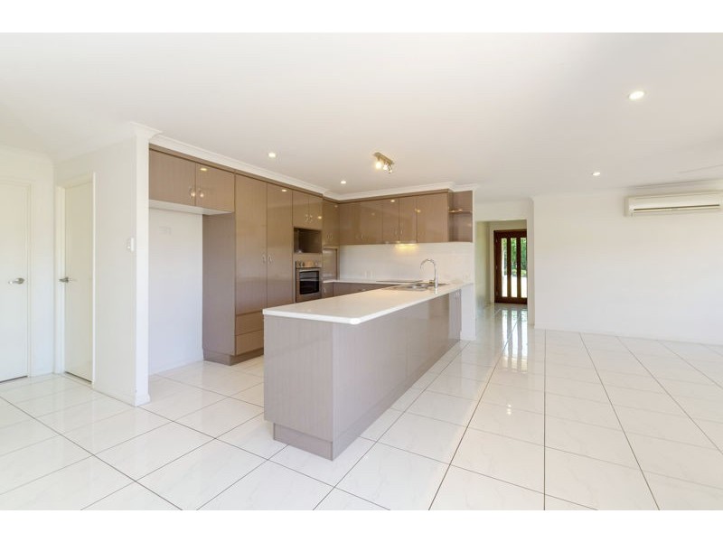 5 Spence Court, Kirkwood QLD 4680