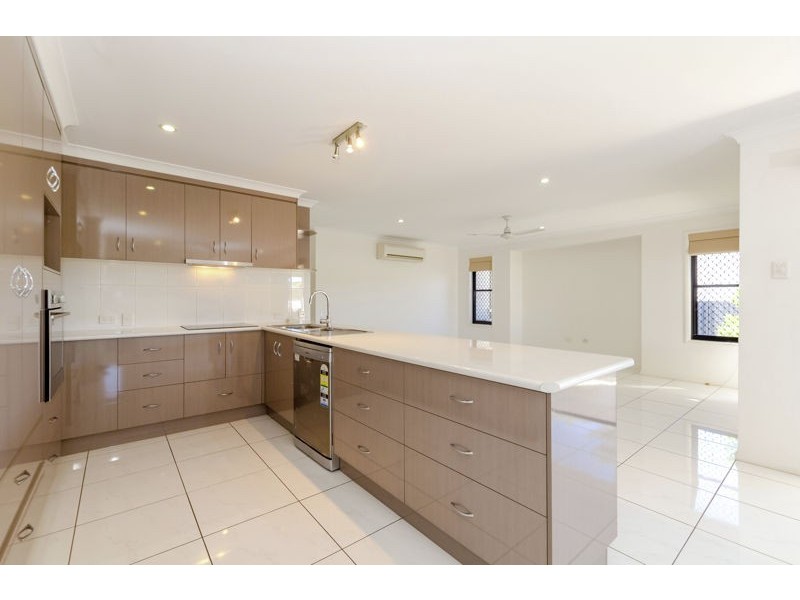 5 Spence Court, Kirkwood QLD 4680