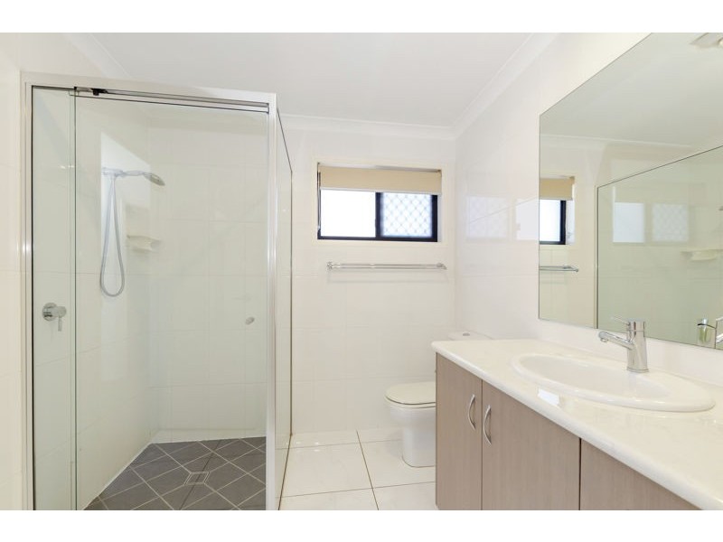 5 Spence Court, Kirkwood QLD 4680