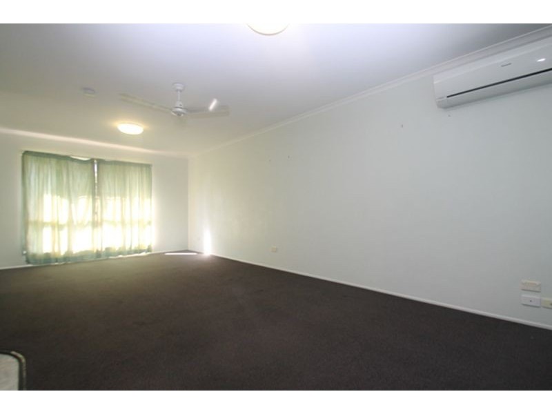 6 Kerry Court, New Auckland QLD 4680