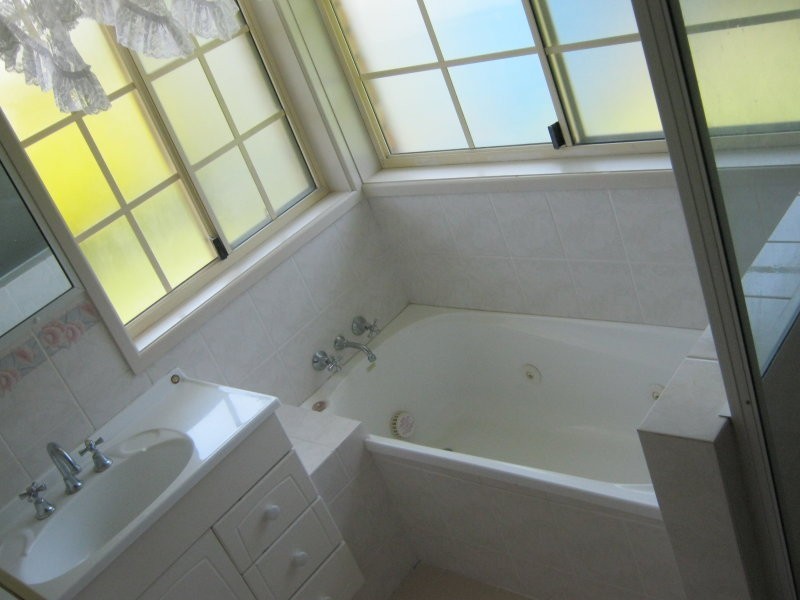 1 Birmingham Close, Telina QLD 4680