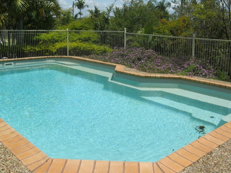 1 Birmingham Close, Telina QLD 4680