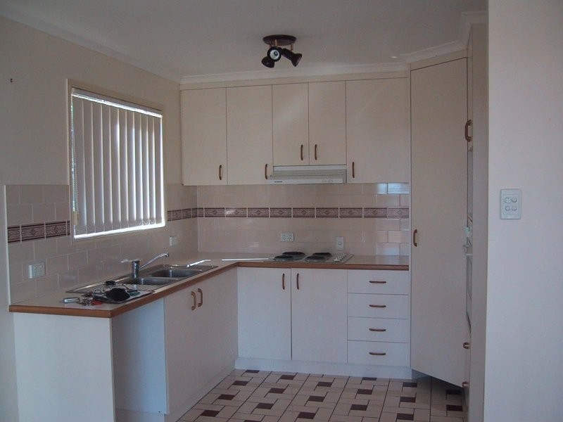 2/12 Kent Street, West Gladstone QLD 4680