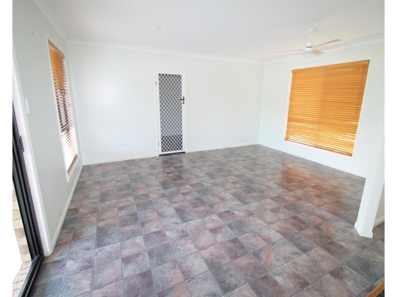 5 Montrose Place, New Auckland QLD 4680