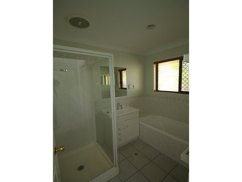 5 Montrose Place, New Auckland QLD 4680