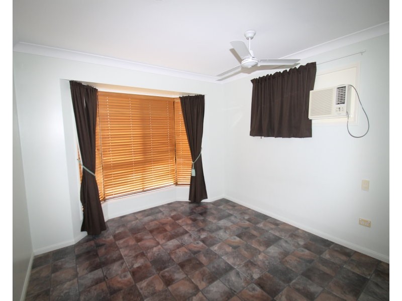 5 Montrose Place, New Auckland QLD 4680