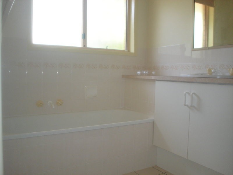 11 Ben Lexcen Court, Clinton QLD 4680