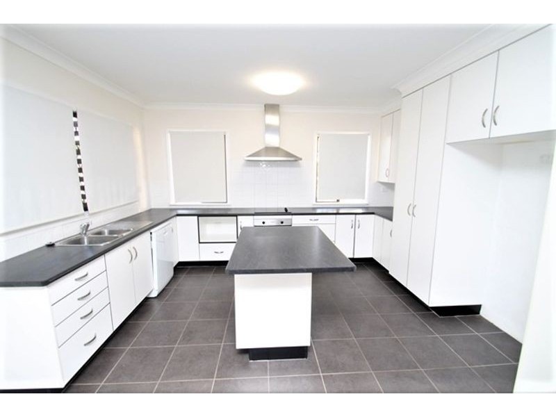 54 Scenery Street, Gladstone QLD 4680