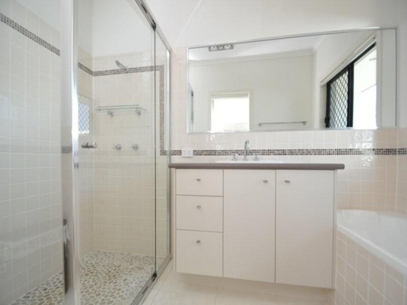 4 Wyara Close, Clinton QLD 4680