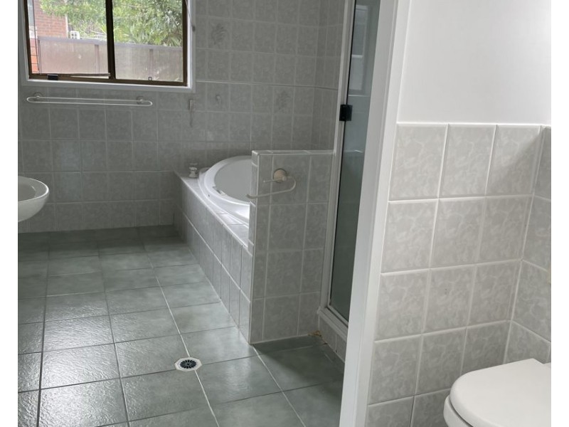 1 Bingera Close, Clinton QLD 4680