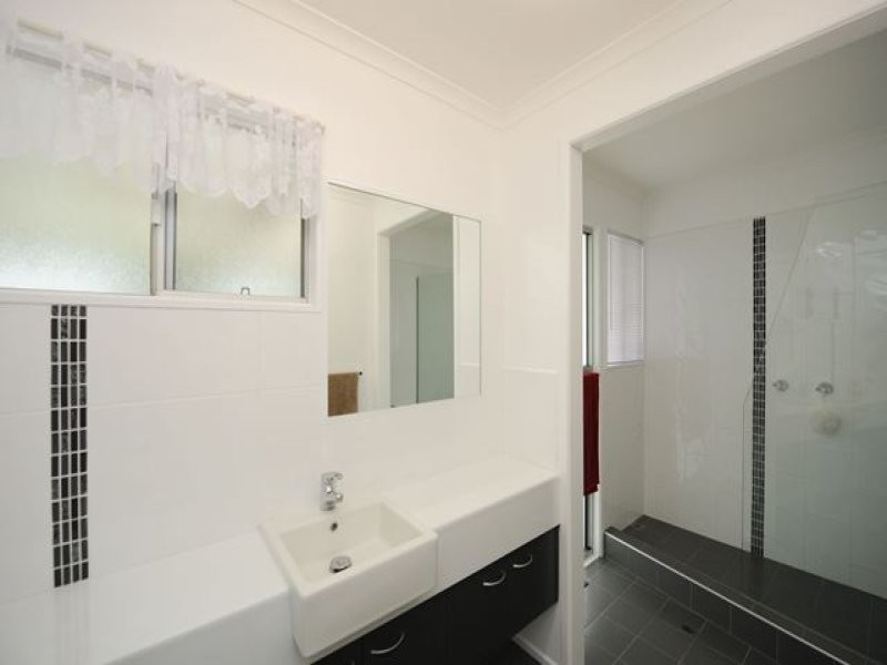 15 Hansen Crescent, Clinton QLD 4680