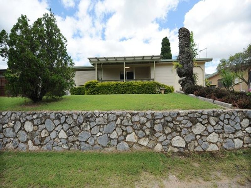 15 Hansen Crescent, Clinton QLD 4680