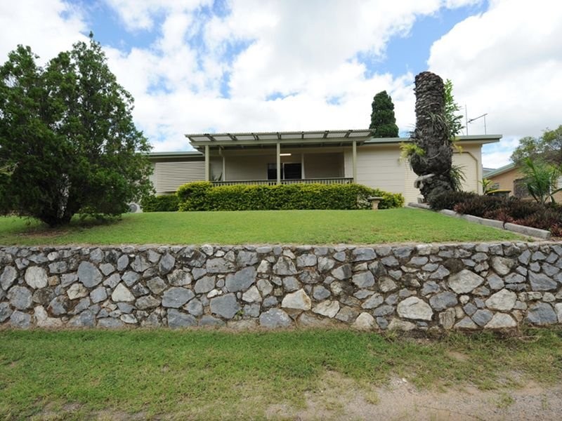 15 Hansen Crescent, Clinton QLD 4680