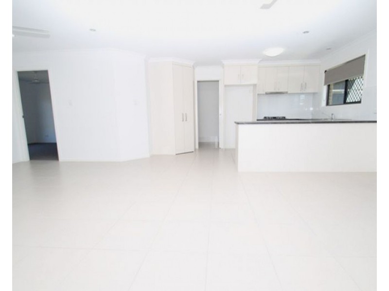 1/2 Chanel Court, New Auckland QLD 4680