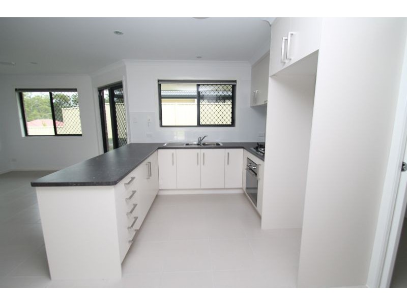 2/2 Chanel Court, New Auckland QLD 4680
