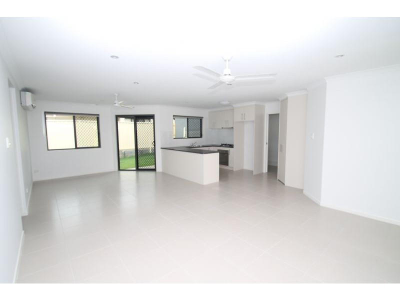 2/2 Chanel Court, New Auckland QLD 4680