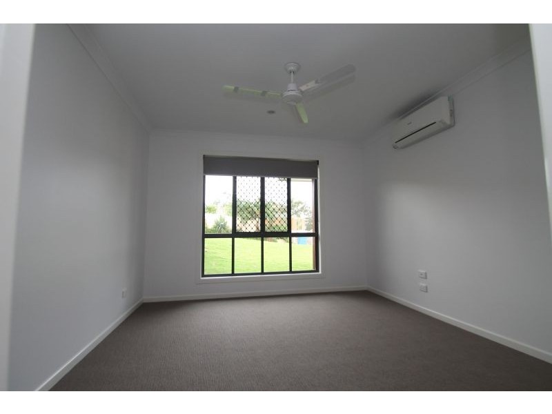 2/2 Chanel Court, New Auckland QLD 4680