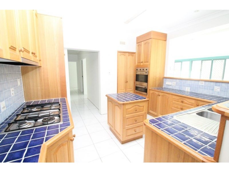 1 Pine Avenue, West Gladstone QLD 4680