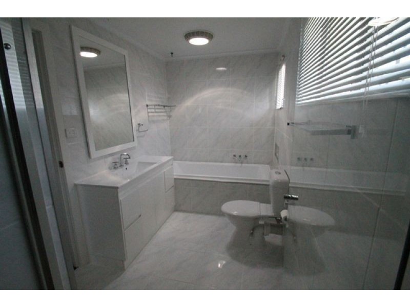 1 Pine Avenue, West Gladstone QLD 4680