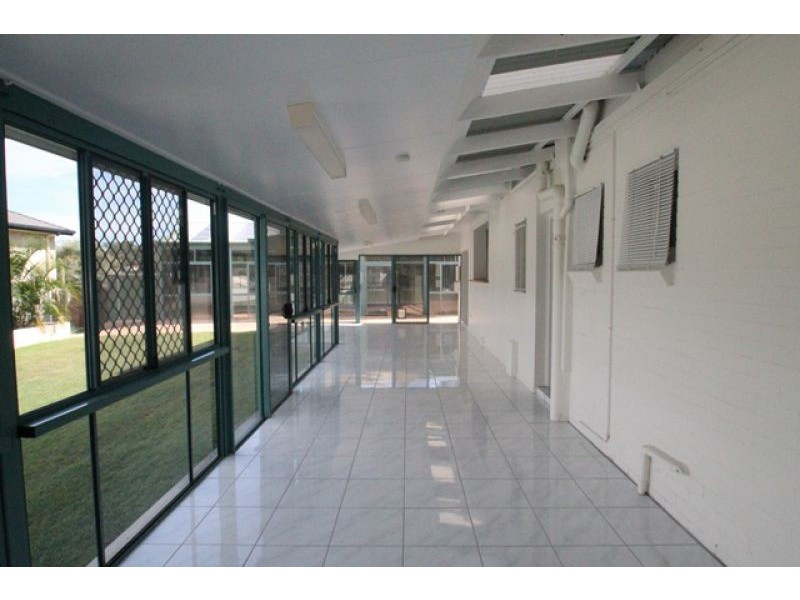 1 Pine Avenue, West Gladstone QLD 4680