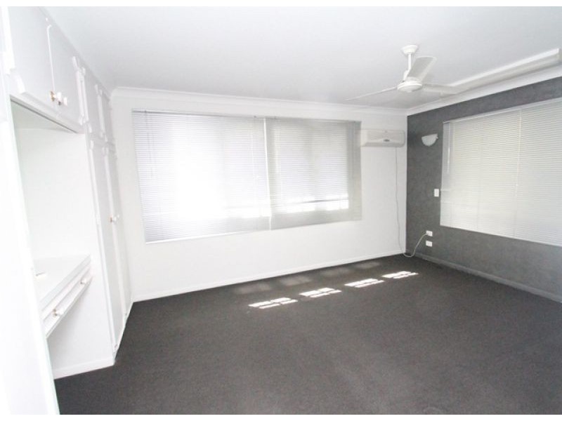 1 Pine Avenue, West Gladstone QLD 4680