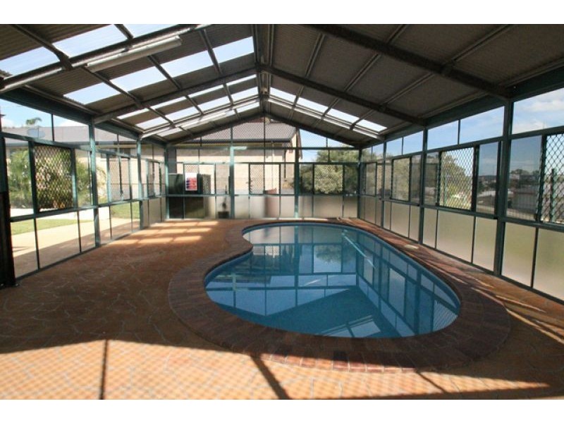 1 Pine Avenue, West Gladstone QLD 4680