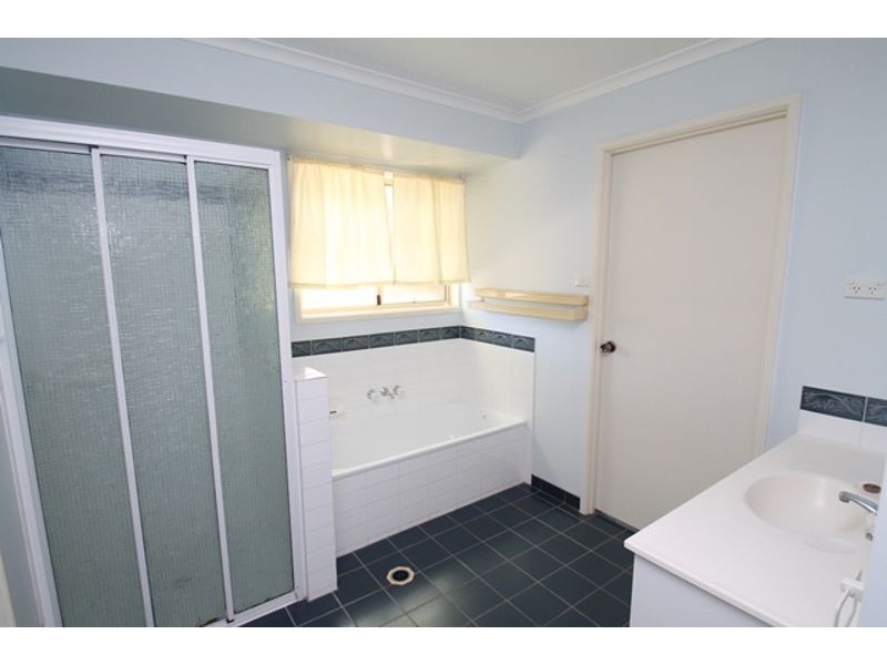 77 Aramac Drive, Clinton QLD 4680