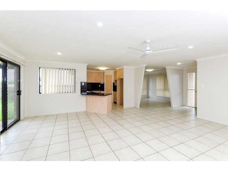 12 Dorinda Close, Clinton QLD 4680