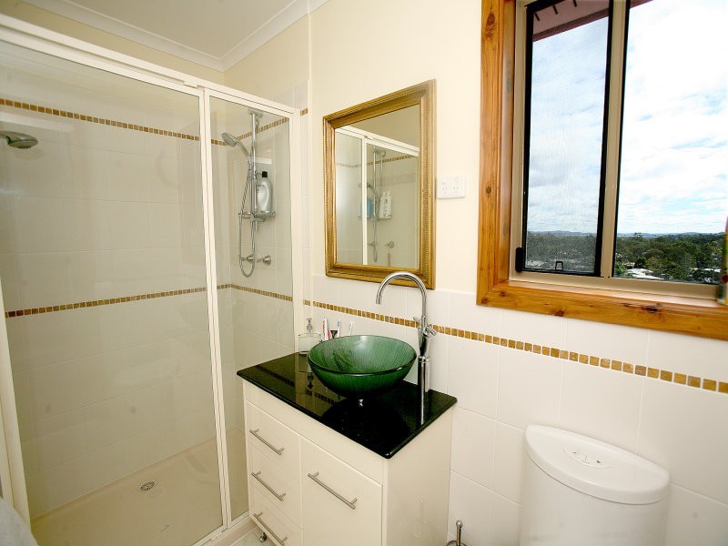 12 Cockatoo Drive, New Auckland QLD 4680