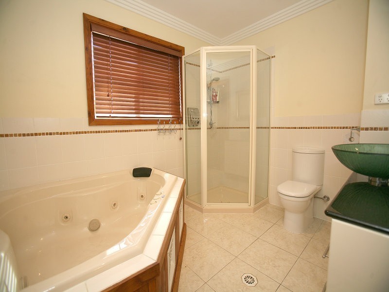 12 Cockatoo Drive, New Auckland QLD 4680