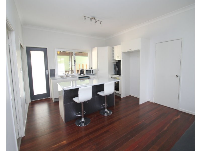 1A View Street, West Gladstone QLD 4680