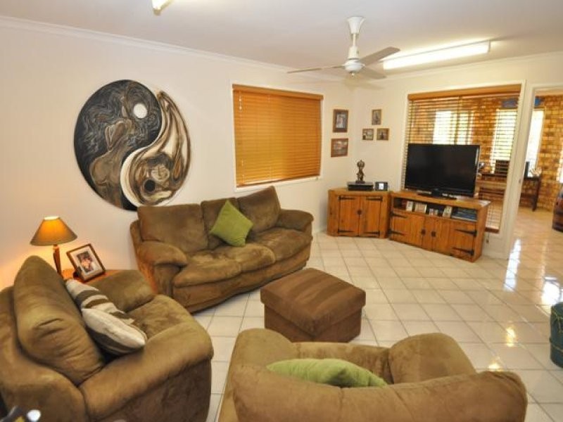 3 Dorset Close, New Auckland QLD 4680