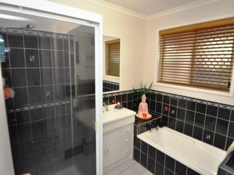 3 Dorset Close, New Auckland QLD 4680