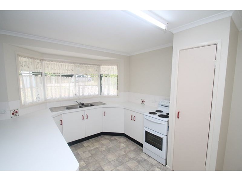 8 Woollybutt Street, New Auckland QLD 4680