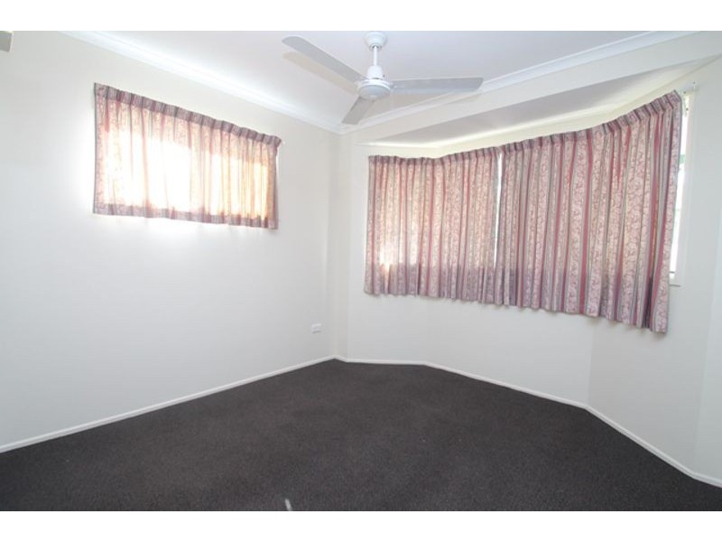 8 Woollybutt Street, New Auckland QLD 4680