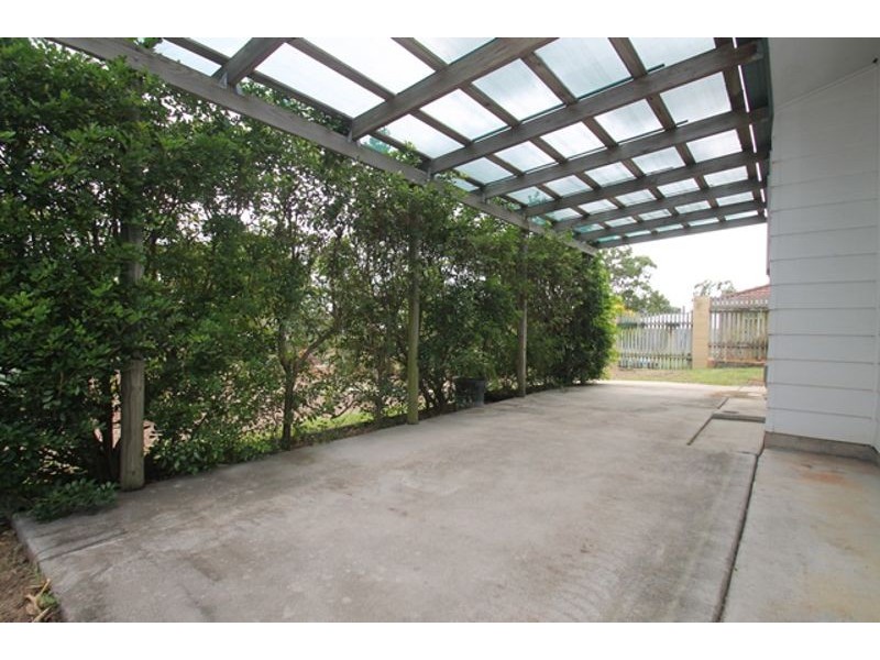 8 Woollybutt Street, New Auckland QLD 4680