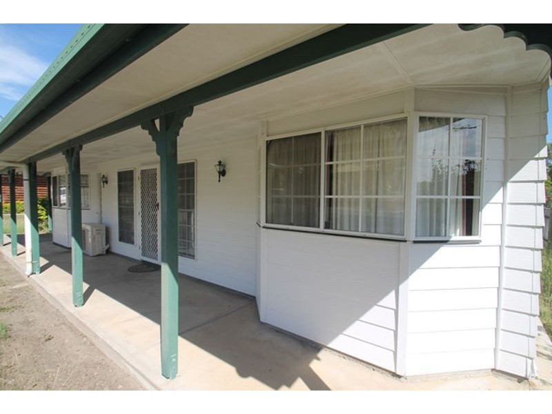 8 Woollybutt Street, New Auckland QLD 4680