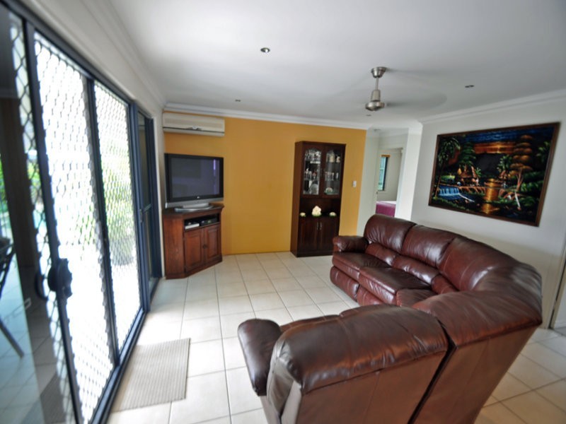 15 Leonie Court, New Auckland QLD 4680
