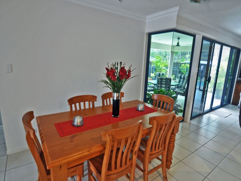 15 Leonie Court, New Auckland QLD 4680