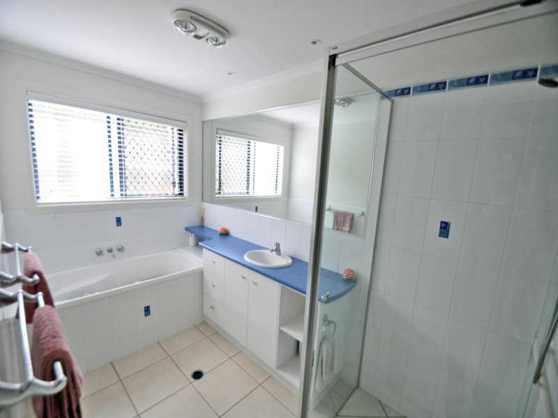 15 Leonie Court, New Auckland QLD 4680