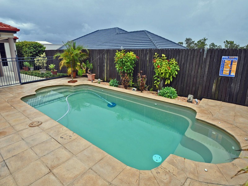 15 Leonie Court, New Auckland QLD 4680