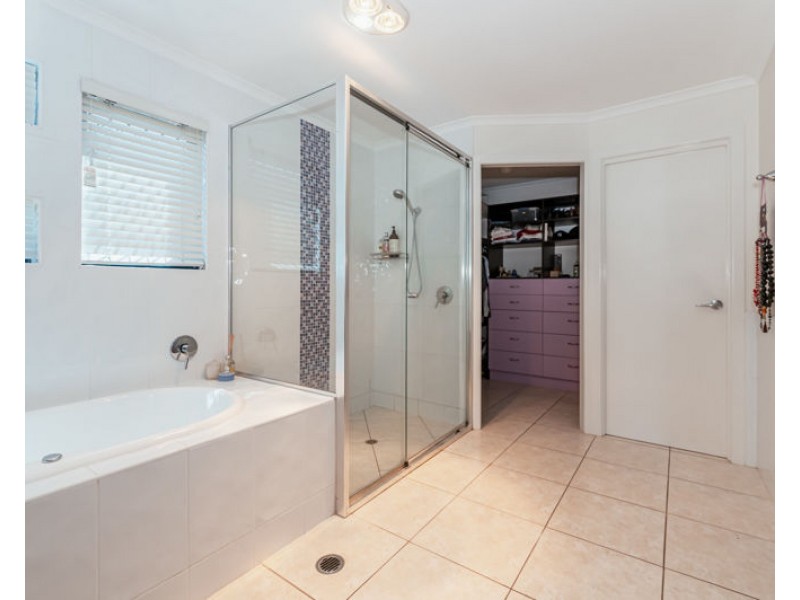 13 Leonie Court, New Auckland QLD 4680