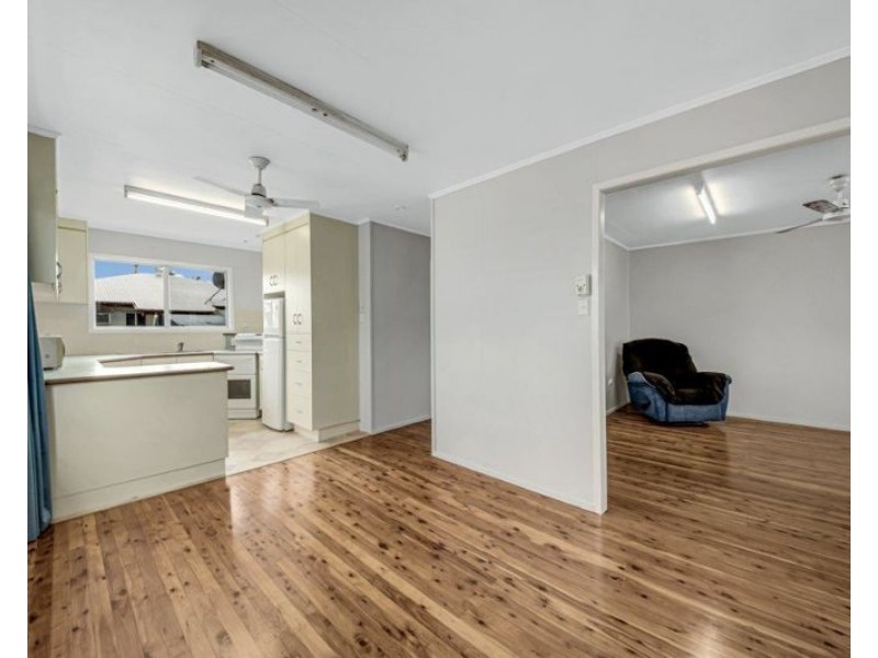 10 Wilkins Street, West Gladstone QLD 4680
