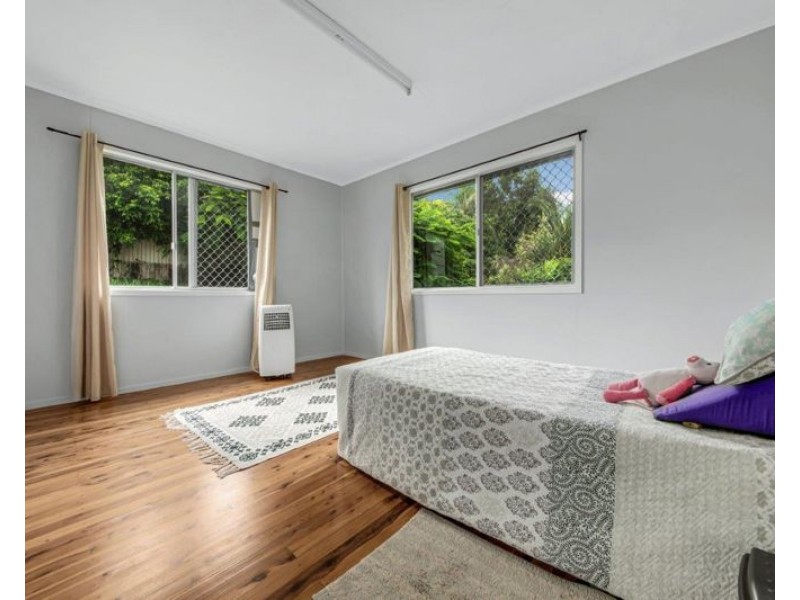10 Wilkins Street, West Gladstone QLD 4680